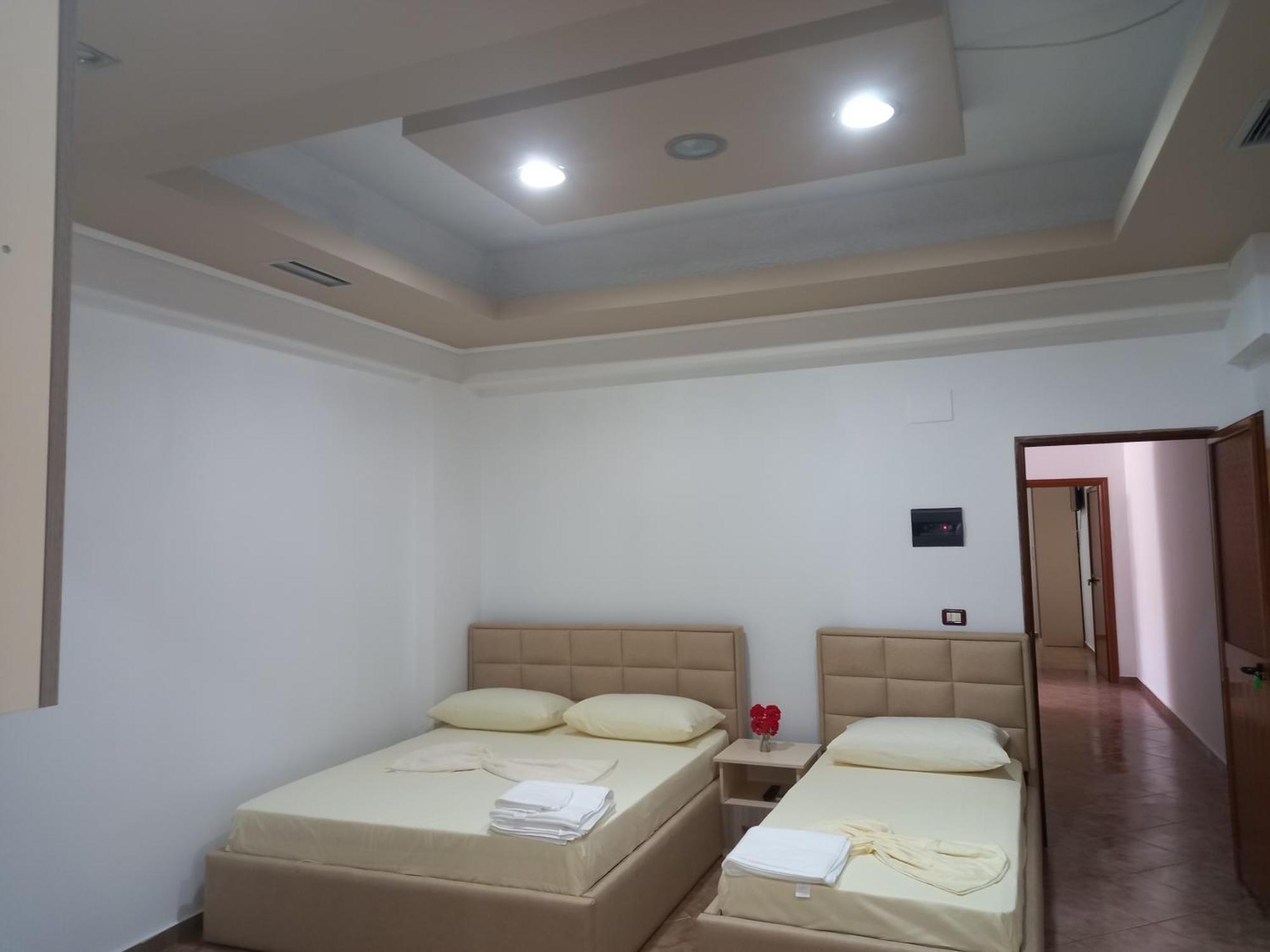 Bar Restorant Hotel Altini Vlore Bilik gambar
